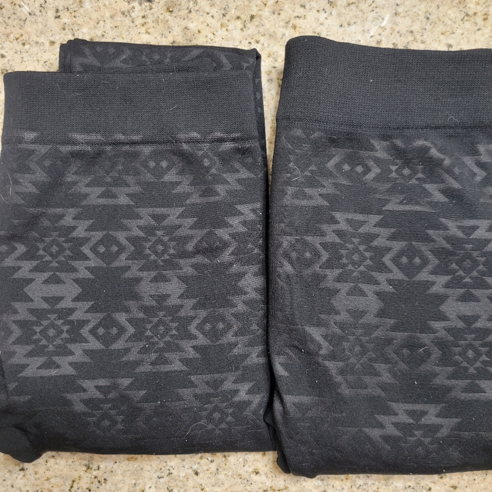2 Black leggings